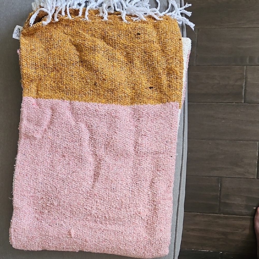 Sundream Sunrise Throw - Beachly Subscription Box - New/Unused